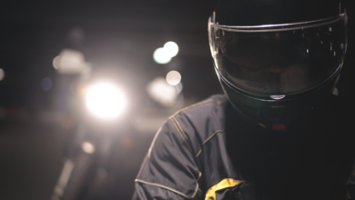 Motociclista sale proyectado y termina dentro de un micro tras aparatoso choque en Colombia