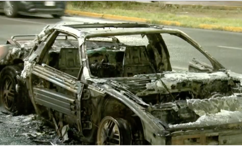 Pontiac Fiero termina consumido por las llamas en avenida Francisco Villarreal Torres