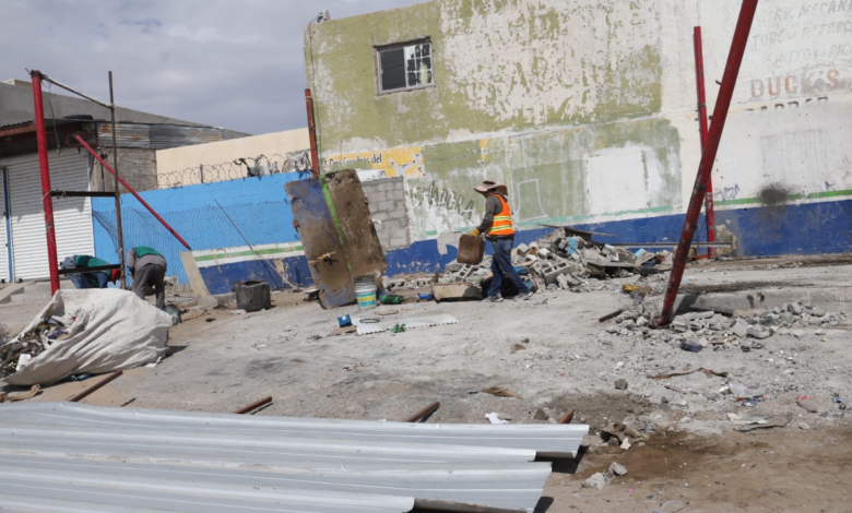 Retiran construcciones que invadían espacios públicos en bulevar Independencia