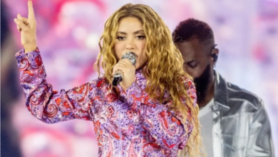 Shakira muestra su molestia por aparente falla de audio durante concierto en Madrid