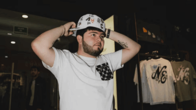 Balean al cantante Víctor Valverde durante tiroteo en restaurante de Culiacán; reportan un muerto y seis heridos