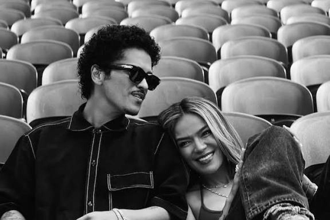 Karol G y Bruno Mars estrenan “Still” entre rumores de romance y estrategia promocional