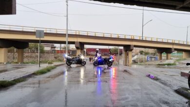 Vialidad de Ciudad Juárez con acumulación de agua después de las lluvias