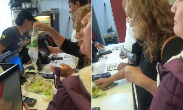 Clienta reclama en mostrador de Carl's Jr. por una hamburguesa de 35 pesos sin pan