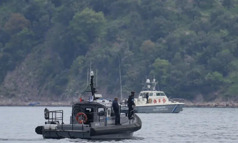 Embarcación de la Guardia Costera de Grecia durante un operativo marítimo de búsqueda y rescate