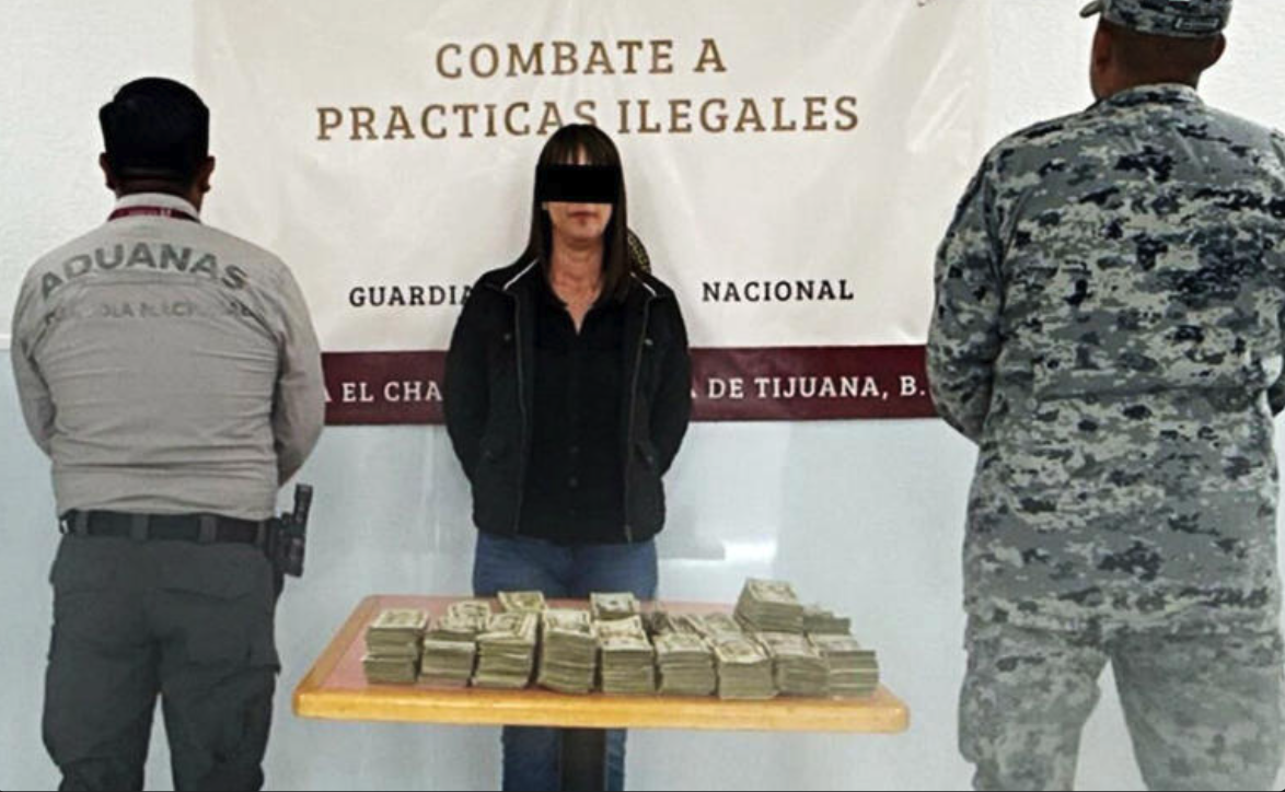 Detienen a una mujer en el puerto fronterizo de Tijuana tras el hallazgo de miles de dólares en su automóvil