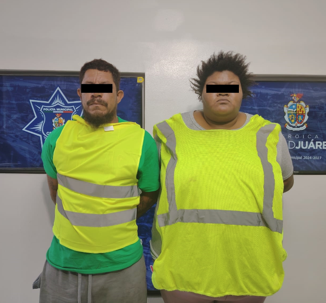 Policías municipales detienen a pareja acusada de violencia familiar y omisión de cuidados