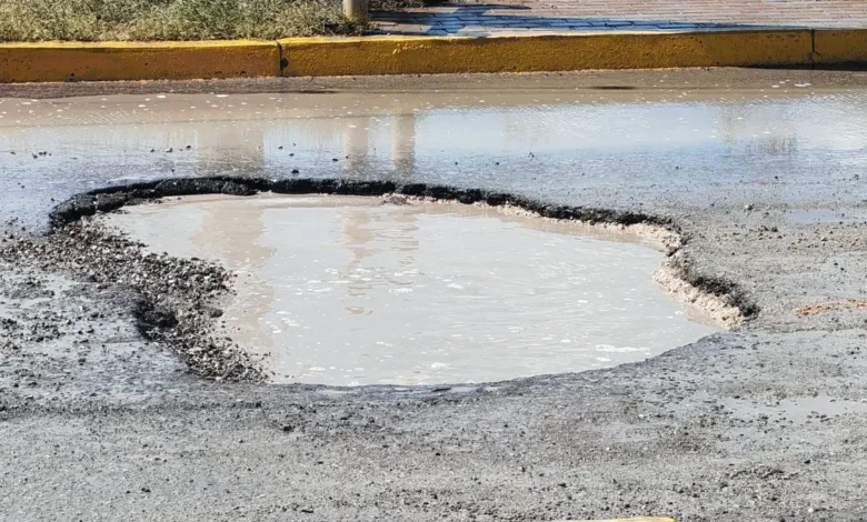 Calles con baches en Ciudad Juárez tras la contingencia climatológica