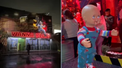 Fachada de la casa de Chucky decorada por Halloween en la colonia Lindavista de CDMX