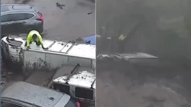 Trabajador refugiado en un árbol durante el desborde de un río en Chile