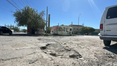 Baches en la calle Luis Bleriot cerca del IMSS 67 de Ciudad Juárez