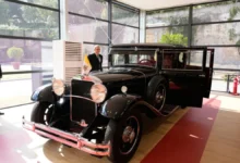 Vehículo Mercedes-Benz utilizado como papamóvil en la exposición de los Museos Vaticanos