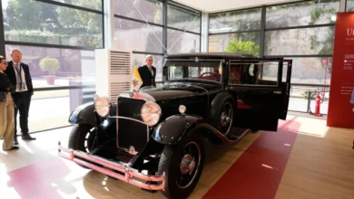 Vehículo Mercedes-Benz utilizado como papamóvil en la exposición de los Museos Vaticanos