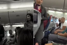 Pasajero dentro de un vuelo de Delta Air Lines en el Aeropuerto El Dorado de Bogotá