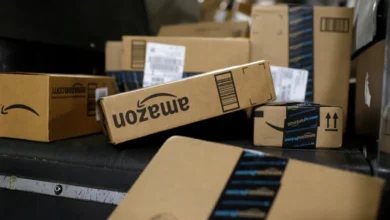 Cajas de Amazon acumuladas para su entrega en Estados Unidos