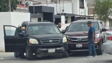 Dos camionetas SUV involucradas en un choque sobre la avenida de Los Insurgentes en Ciudad Juárez
