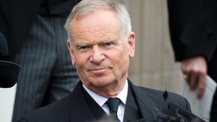 Retrato del novelista británico Jeffrey Archer, fallecido a los 86 años