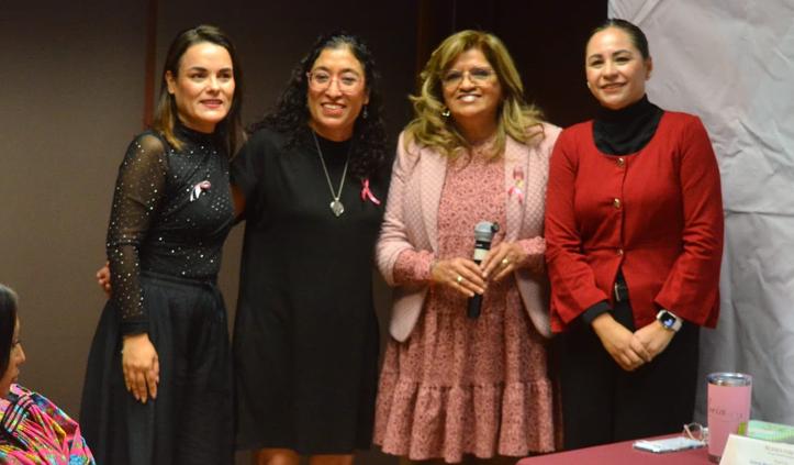 Regidoras entregan el reconocimiento Mujeres Forjadoras por una Vida Libre de Violencia y Digna en Ciudad Juárez
