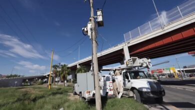 Trabajos de instalación de una subestación eléctrica en la avenida Sanders de Ciudad Juárez