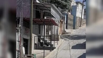 Construcciones que ocupan parte de una banqueta en la colonia México 68 de Ciudad Juárez