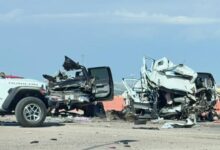 Vehículos destrozados después de un choque en el noroeste de El Paso