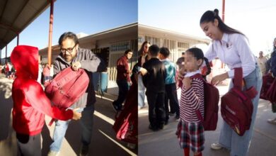 Entrega de mochilas y útiles escolares a estudiantes de la colonia Los Alcaldes en Ciudad Juárez