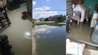 Calle de la colonia Azteca afectada por una inundación de aguas negras