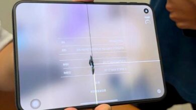 Teléfono plegable iPhone Duo de Apple con su pantalla interna abierta