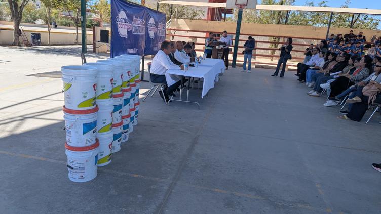 Entrega de materiales de construcción a escuelas del suroriente de Ciudad Juárez
