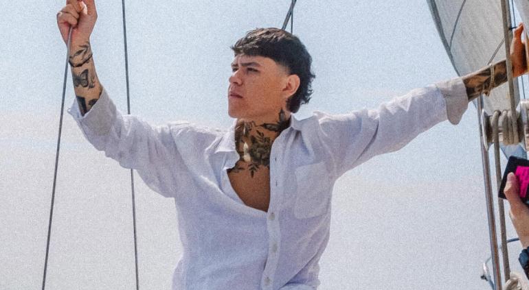 Junior H, cantante de corridos tumbados, quien respondió a críticas por su físico