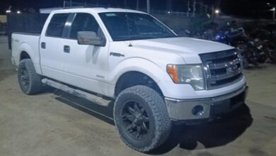 Camioneta Ford F-150 blanca asegurada tras una detención en Campestre Virreyes