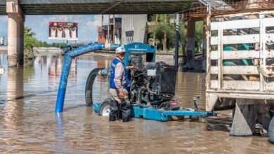 Trabajos de desagüe de la JMAS bajo el puente Centauro en Ciudad Juárez